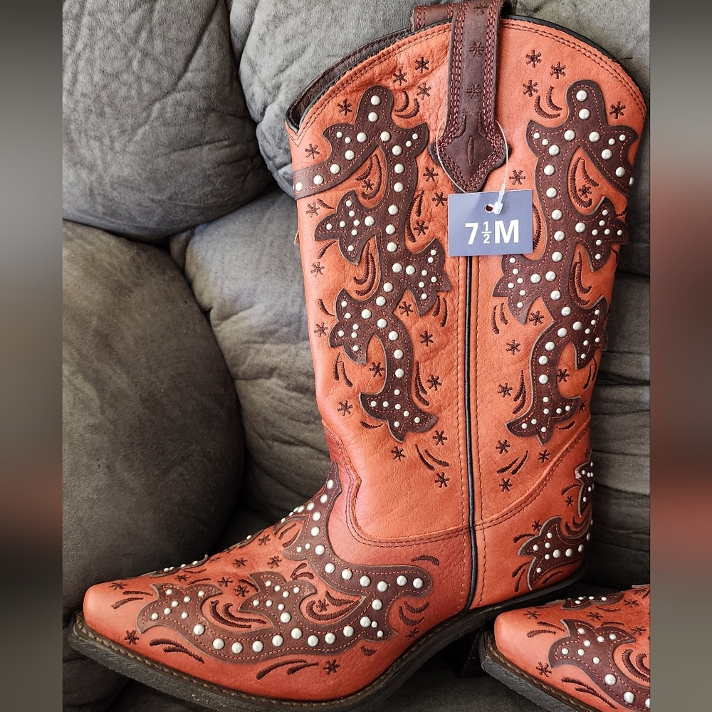 Women's cowgirl boots